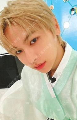 I did it. WITHMUU CHUYOOCHAN photocard image