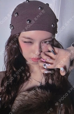 WE GO UP LYRICS STICKER + PHOTOCARD SET CHIQUITA photocard image