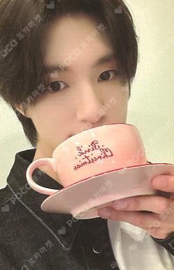 2024 PINK CHRISTMAS CUP & SAUCER SET JENO photocard image