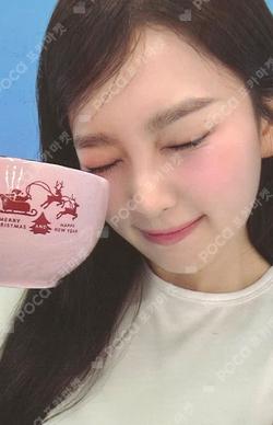 2024 PINK CHRISTMAS CUP & SAUCER SET SEULGI photocard image