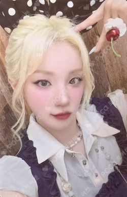 Motivation POP UP STORE REWARD YUQI photocard image