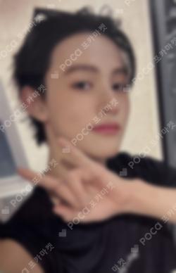 COLOR OUTSIDE THE LINES YIZHIYU LUCKY DRAW SEONG HYEON photocard image