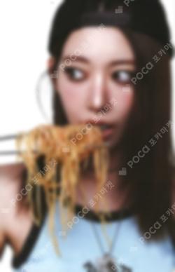 LE SSERAFIM SAKURA photocard image