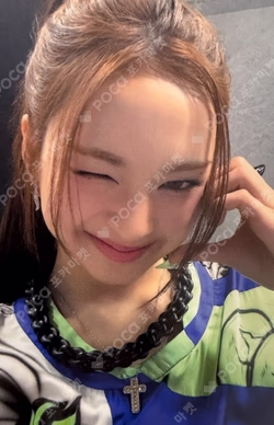 WE GO UP WITHMUU CHIQUITA photocard image