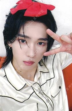 LOST JUMP UP Chael photocard image