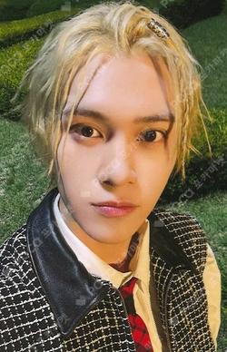 The Highest TOWER RECORDS LUCKY DRAW HENDERY photocard image