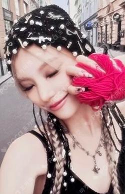 TUNNEL VISION Box Ver. YEJI photocard image