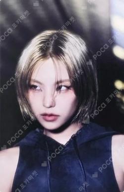 TUNNEL VISION POP-UP STORE TRADING CARD YEJI photocard image