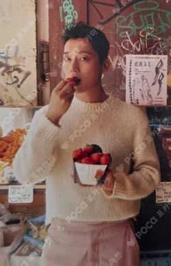 YOON DUJUN - OFFICIAL PHOTO BOOK [HIS INSTANT MOMENTS] TRADING CARD YOON DU JUN photocard image