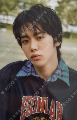 WHO WE ARE POP-UP STORE TRADING CARD WOONGKI photocard image