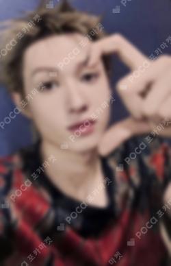 COLOR OUTSIDE THE LINES YIZHIYU LUCKY DRAW MARTIN photocard image