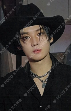 DO IT POP-UP STORE ZIP-UP HOODIE LEE KNOW photocard image