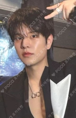 DO IT POP-UP STORE ZIP-UP HOODIE