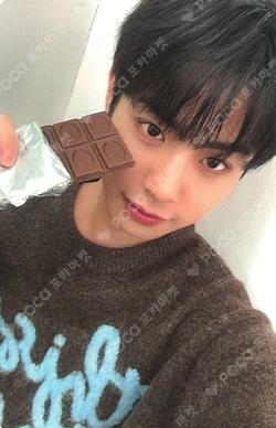 HOT MESS WHOSFAN KEITA photocard image