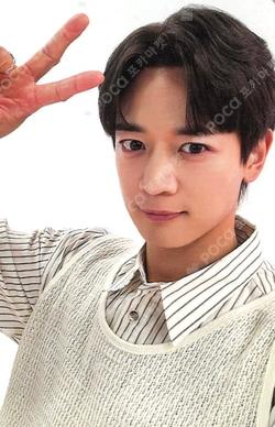 SMTOWN LIVE 2025 in SEOUL MP3 PLAYER SET MINHO photocard image