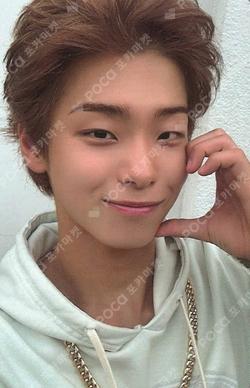 Trophy Classic ver. Kim Do Gyun photocard image