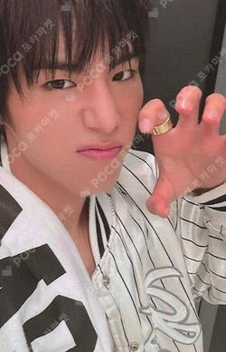 Trophy Special ver. Hwang Seong Bin photocard image