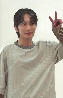 2025 SEASON'S GREETINGS RANDOM TRADING CARD [B ver.] Key photocard image