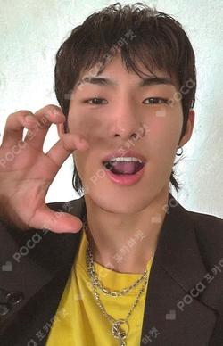 Trophy Classic ver. Yoon Ye Chan photocard image