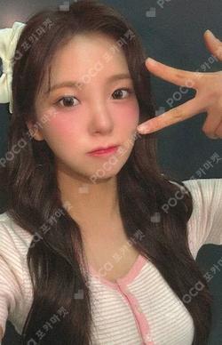 KCON JAPAN 2025 SIGNED OFFICIAL MD PACKAGE YUJIN photocard image