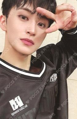 NCT 127 4TH TOUR NEO CITY : SEOUL - THE MOMENTUM PULLOVER MARK photocard image