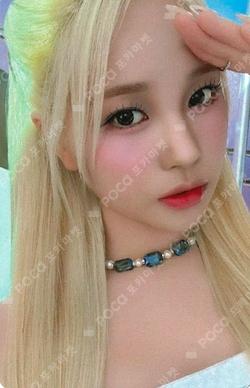 Bliss EVERLINE POP-UP STORE MINI L HOLDER JIHAN photocard image