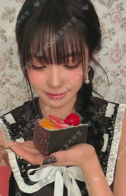 2025 izna 1st FAN-CON [Not Just Pretty] CROP HOODIE ZIP-UP KOKO photocard image