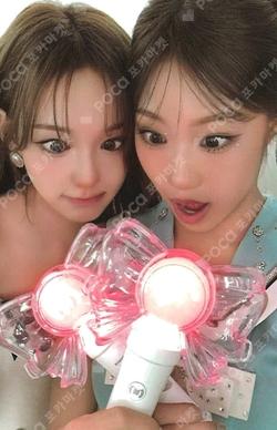 izna OFFICIAL LIGHT STICK + LIGHT BAND SET Unit photocard image