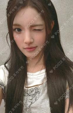 Hearts2Hearts YUHA photocard image