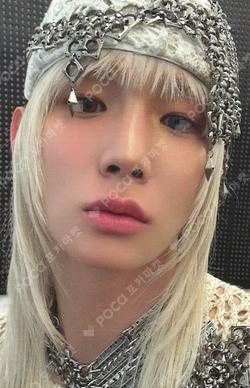 HUNTER Monument Ver. Key photocard image