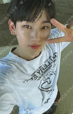 My First Flip WITHMUU Kyehoon photocard image