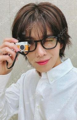 LOVE RACE APPLEMUSIC HWIYOUNG photocard image