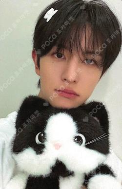 Electric Heart : Born to Glow Hellolive shop KYUNG MIN photocard image