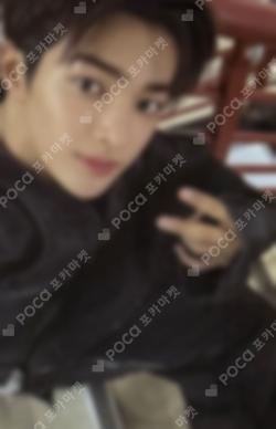 COLOR OUTSIDE THE LINES WEVERSE KEONHO photocard image