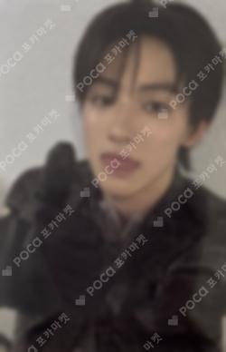 COLOR OUTSIDE THE LINES WEVERSE SEONG HYEON photocard image