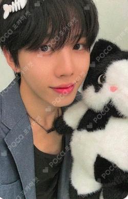 Electric Heart : Born to Glow Hellolive shop YUN GYU photocard image