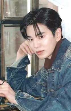 LIKE INFINITE POP-UP STORE RANDOM TRADING CARD SET