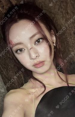 TUNNEL VISION SPECIAL Ver. B YUNA photocard image