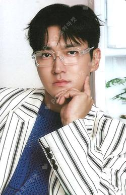 2025 SEASON'S GREETINGS SM STORE SIWON photocard image