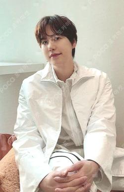 2025 SEASON'S GREETINGS RANDOM TRADING CARD [B ver.] KYUHYUN photocard image