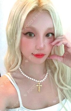 We are APPLEMUSIC YUQI photocard image