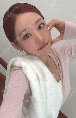 2025 KISS OF LIFE 2ND OFFICIAL FANCLUB KIT [KISSY] JULIE photocard image