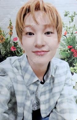 SHINee ONEW photocard image