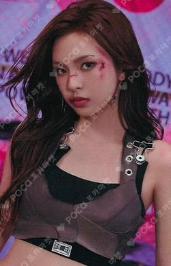 WE GO UP knpops CHIQUITA photocard image