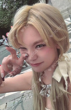 TUNNEL VISION POCAALBUM Ver. A YEJI photocard image