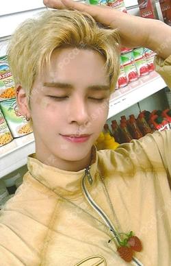 Dare to Crave IDOUSTAGE SERIM photocard image