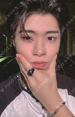 UNBROKEN NO RETREAT VER. WYATT photocard image