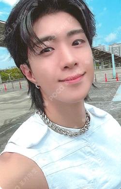 UNBROKEN SILENCED VER. WYATT photocard image