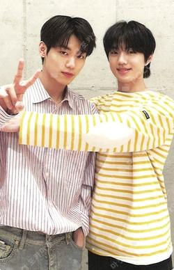 EVNNIZ POP-UP STORE CHERRY BLOSSOM PARK STRING BAG Unit photocard image