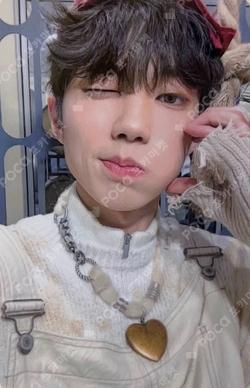 8TURNRISE WHOSFAN LUCKY DRAW MIN HO photocard image